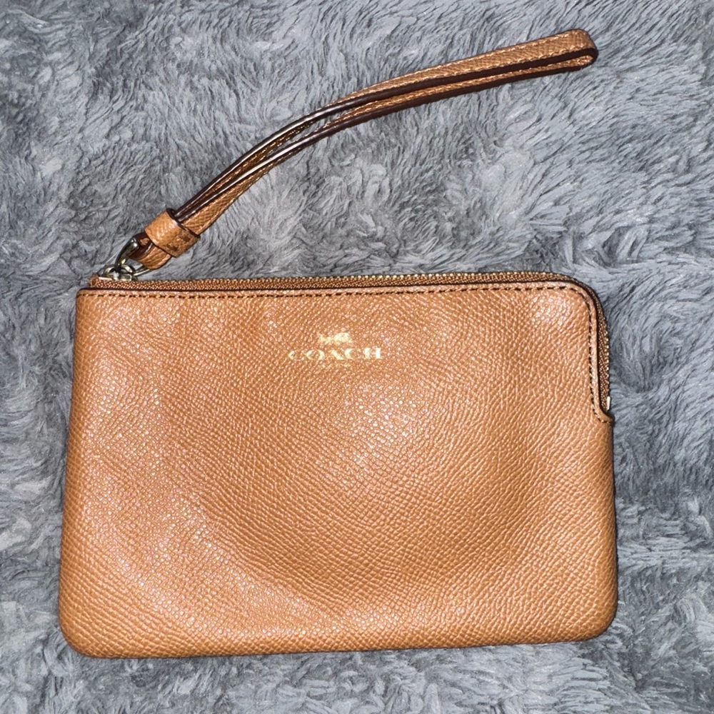 Coach Tan Leather Wristlet💋